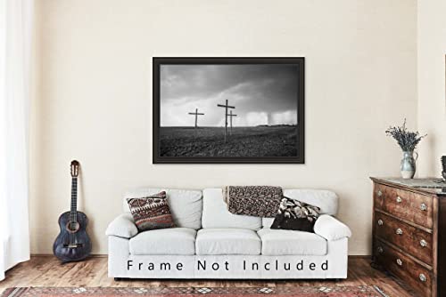 Manevi Fotoğraf Baskı (Çerçeveli Değil) Teksas'ta Fırtınalı Bir Günde Üç Ahşap Haçın Siyah Beyaz Resmi Hıristiyan Duvar Sanatı